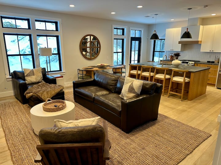 Luxury 5br + Game Room + Ski & Biking Base Camp - Stowe, VT