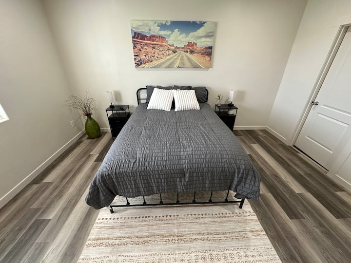 Dhomë gjumi e madhe me krevat dopio "queen" luksoz