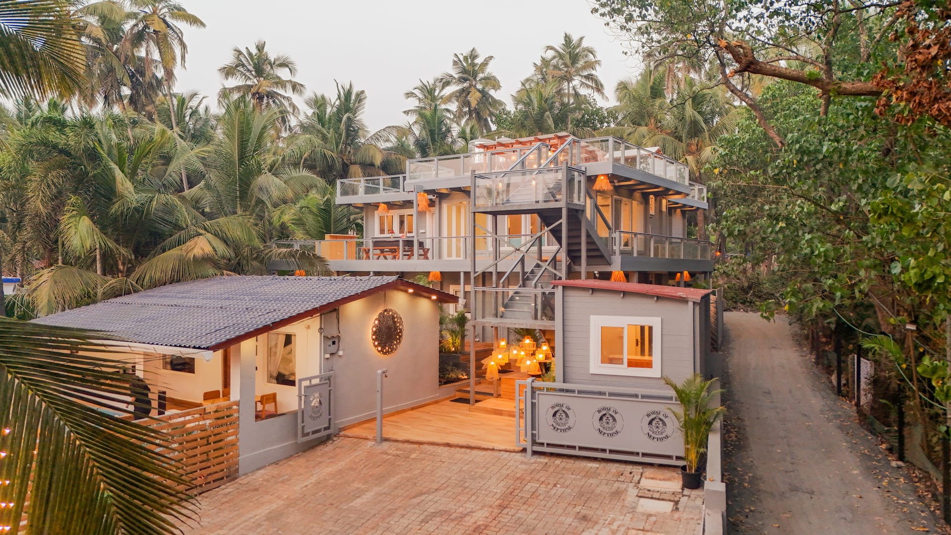 The Coastal Getaway: Just Steps from Morjim Beach