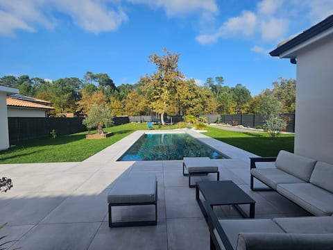 Villa with pool between the ocean and Bordeaux