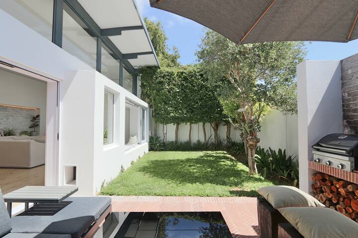 Central Luxury Home – Perfect for Families! gallery image 5