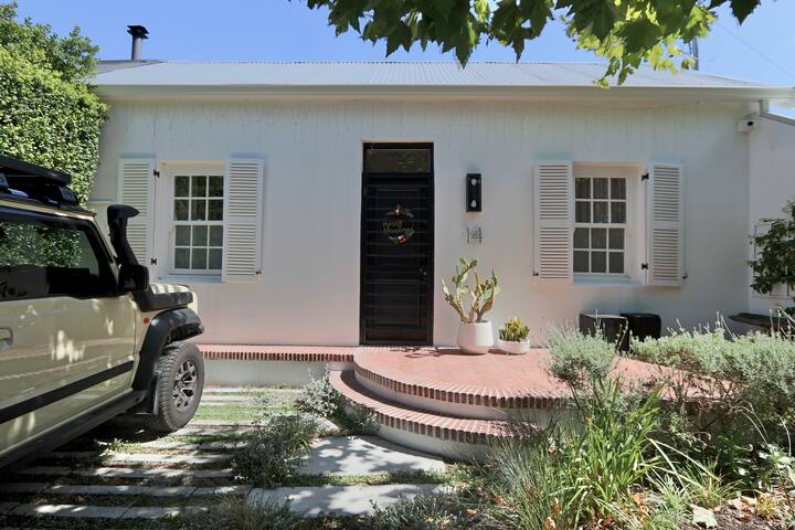 Central Luxury Home – Perfect for Families! gallery image 4