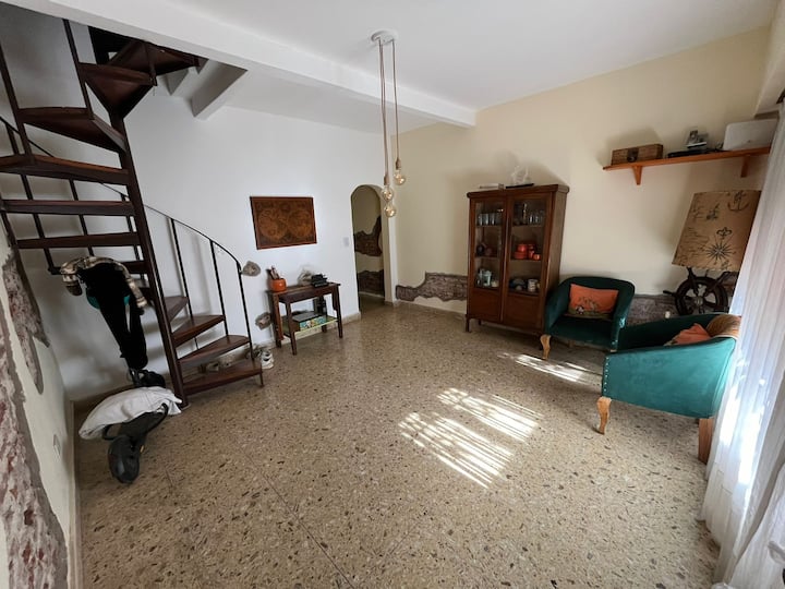 Quarto com varanda privativa voltada para o exterior em Martínez