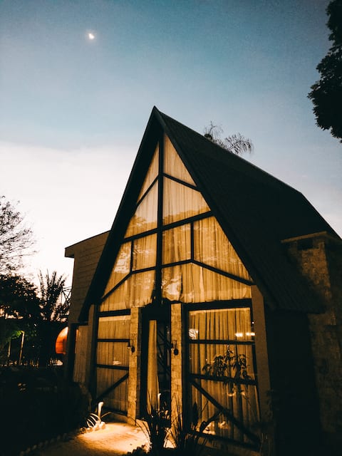 Top Airbnb: Chalet with 2 Suites and Jacuzzi, facing the dam em Itaí