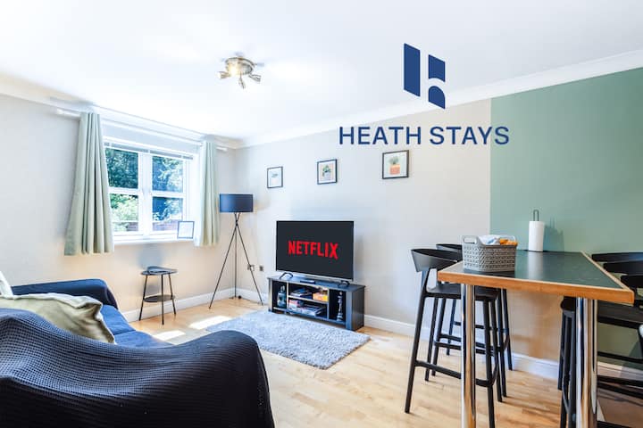 Newly Refurbished | Warwick | Free Parking |Wi-fi - Warwick
