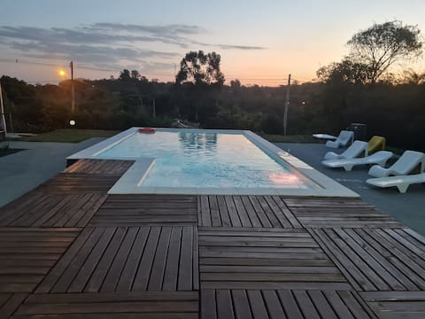 Beautiful/3 Suites/Heated Pool/Bathtub/Holambra