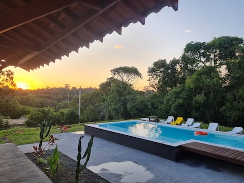 Beautiful/3 Suites/Heated Pool/Bathtub/Holambra