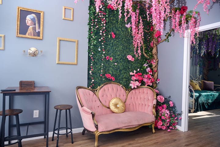 Goddess Garden Hideaway W/ Cinema Room In Fishtown - Philadelphia, PA