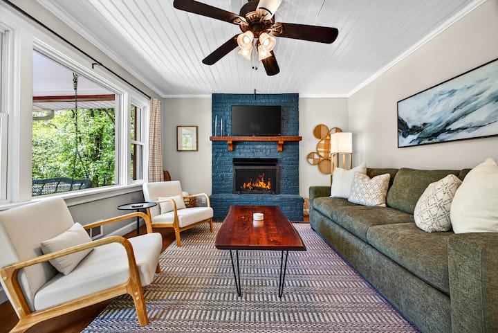 Cozy Cottage - Walk To Town - Black Mountain, NC