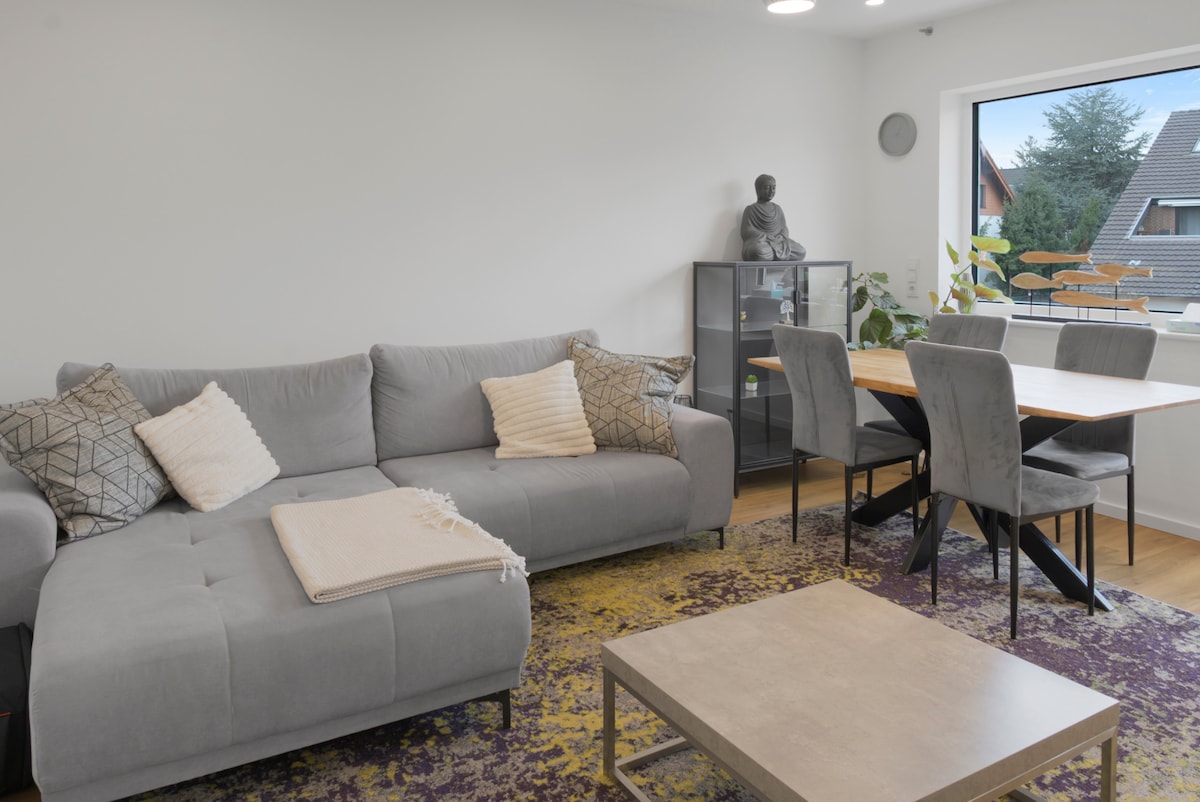Top Airbnb: Lakeview Apartment (3 rooms, parking, independent) in Bonn