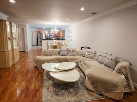 Luxury 3BR|20 MIN toTimeSquare by Bus|FreeParking
