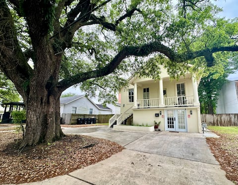 Peaceful Safe NOLA Charm under Oaks•Natural Light