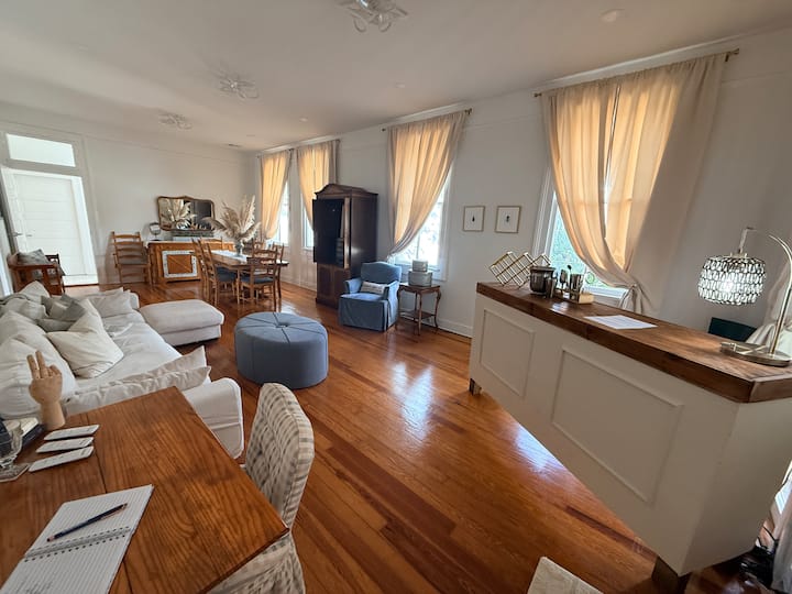 Spacious Southern Cottage Close To French Quarter - Chalmette, LA