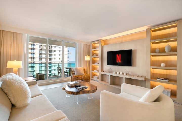 [Living room] 65" smart tv