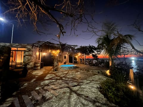 Oceanfront accommodation, 4 bedrooms, pool