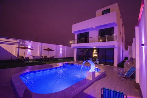 Beach house with pool - chilca