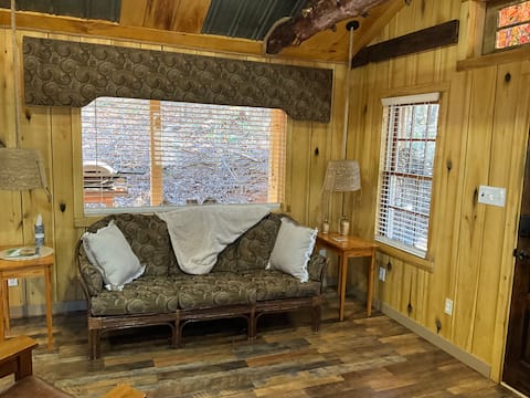 Successful Airbnb property: Cabin in Franklin, The Wild Turkey (New Listing) in Franklin
