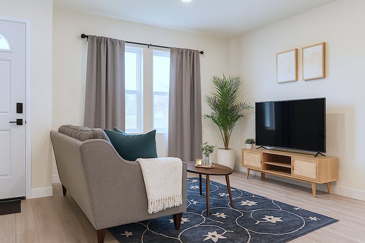 Modern Guest Suite W/ Workspace | Near Ucdmc - Sacramento, CA