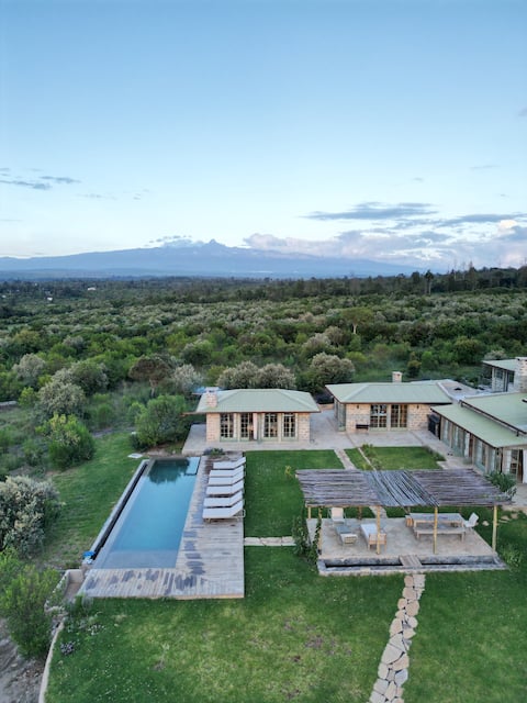 Kilima House - Boutique villa with Mt Kenya views