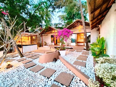 Midsummer Night Dreams-2beds2bathrooms