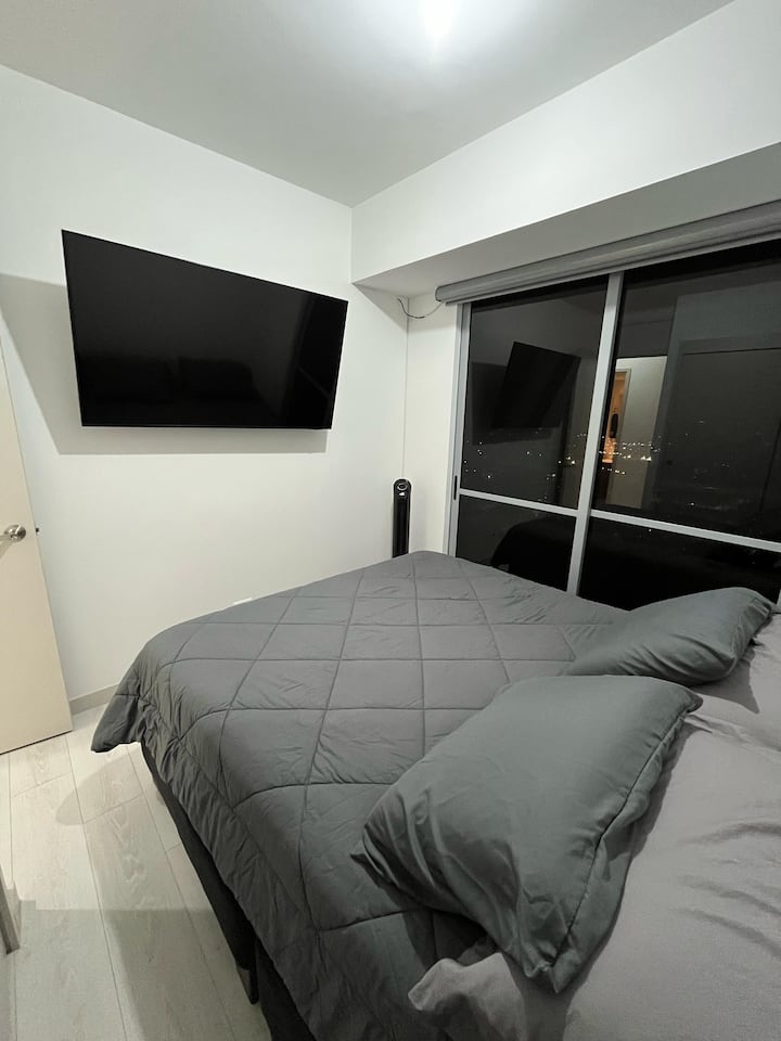 მე-2 საძინებელს აქვს პირდაპირი წვდომა აივანზე