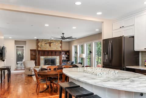 Relaxing Waterfront - Golf Course & Sunset Views