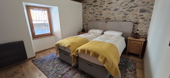 The room has a zip link mattresses so can be made into a 150 double / king