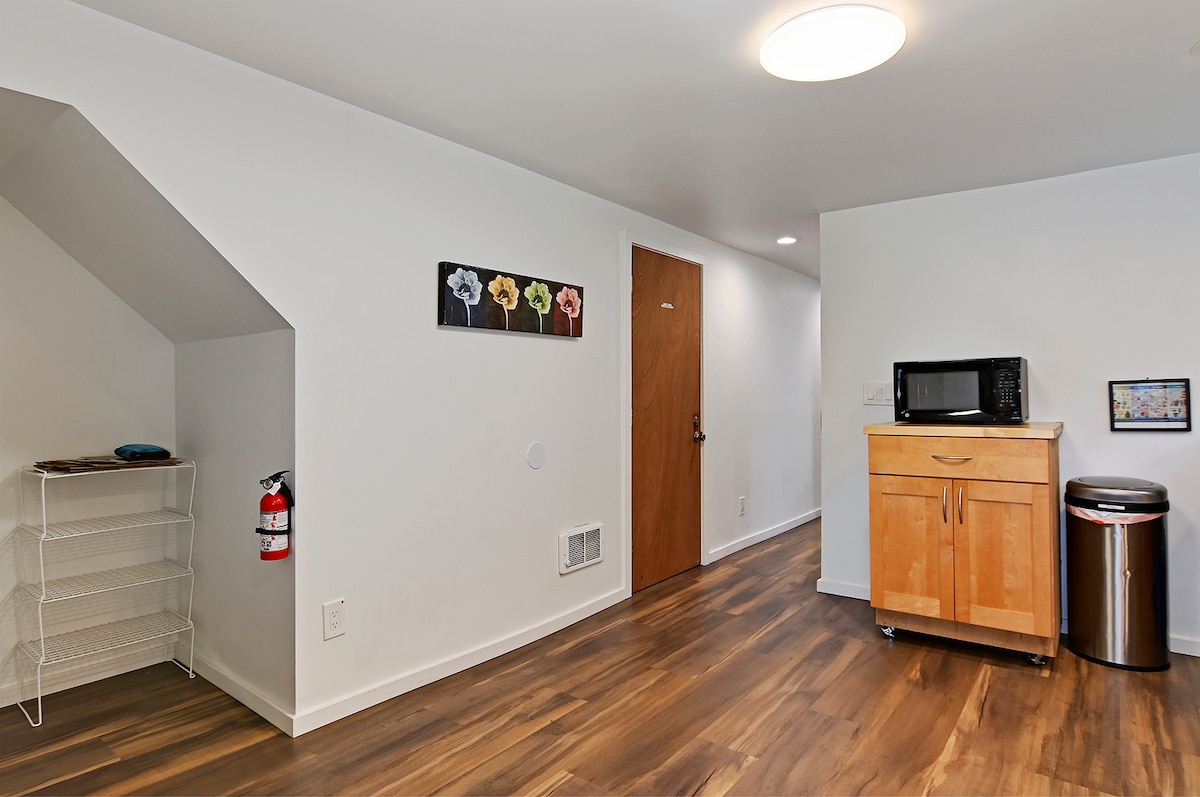 Private Georgetown Apartment