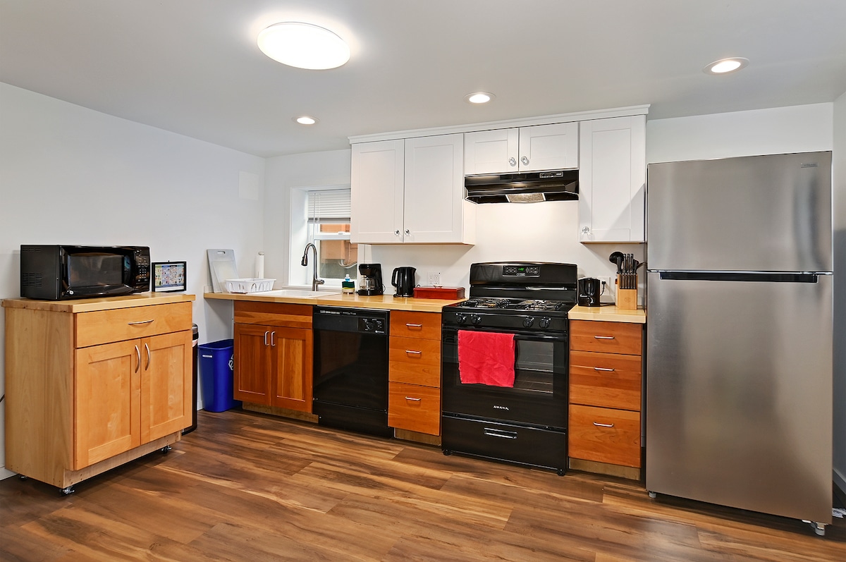 Private Georgetown Apartment