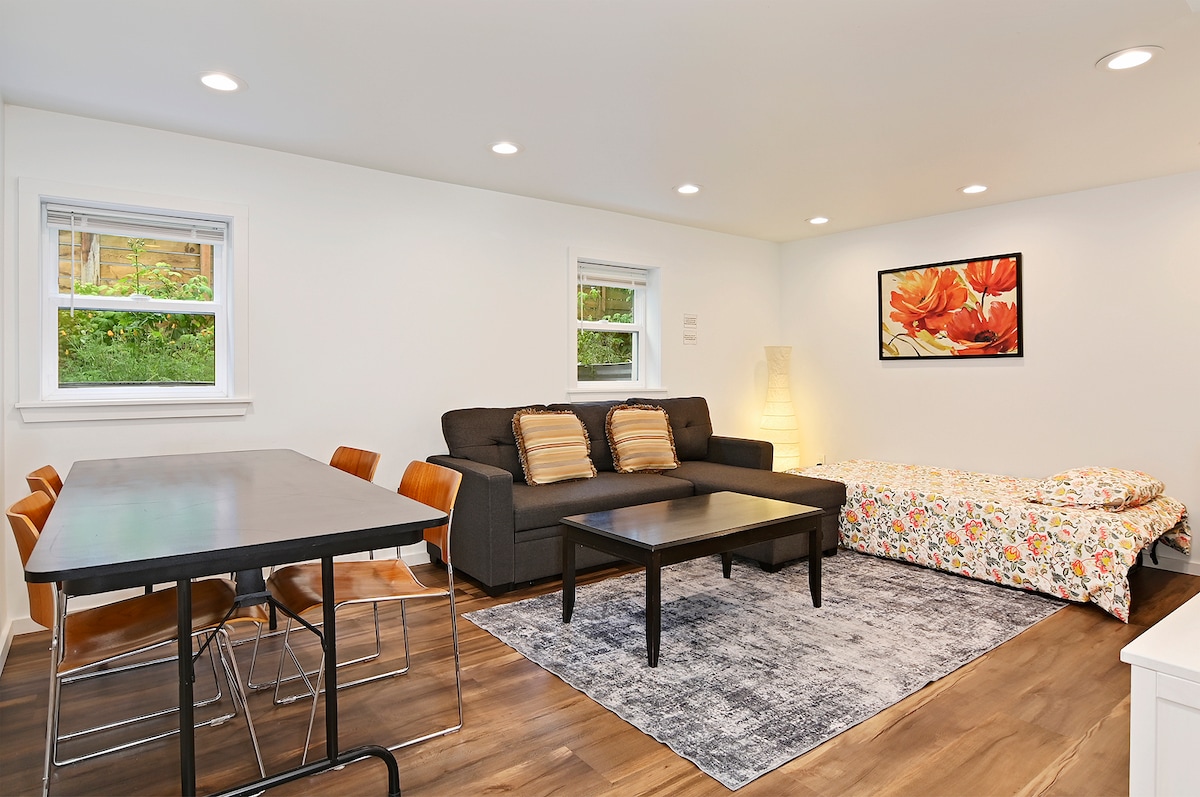 Private Georgetown Apartment
