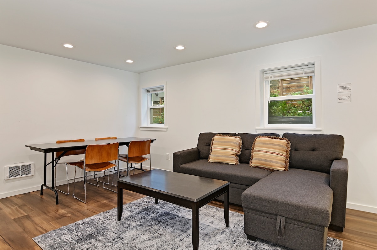 Private Georgetown Apartment