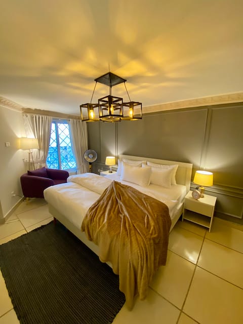 Self Check-in 1BHK | Top Floor | Near Mall & G.P.O