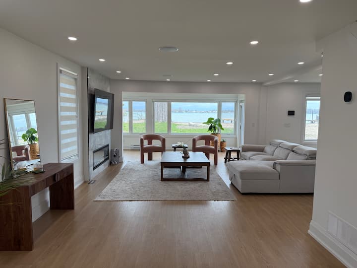 Modern Waterfront Residence - Grosse Pointe, MI
