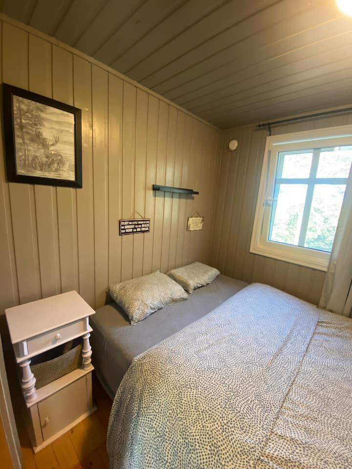 מיטה זוגית בגודל 150 ס"מ