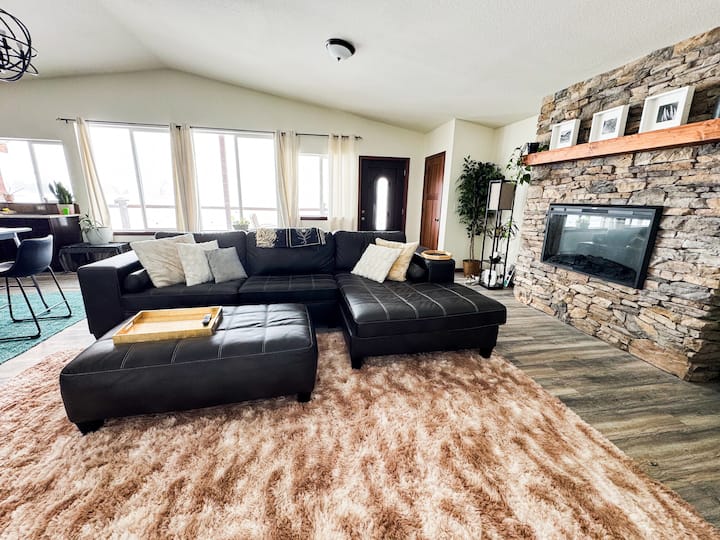 Mansion Style Guest Room + Hot Tub + Sauna/plunge! - Erie, CO