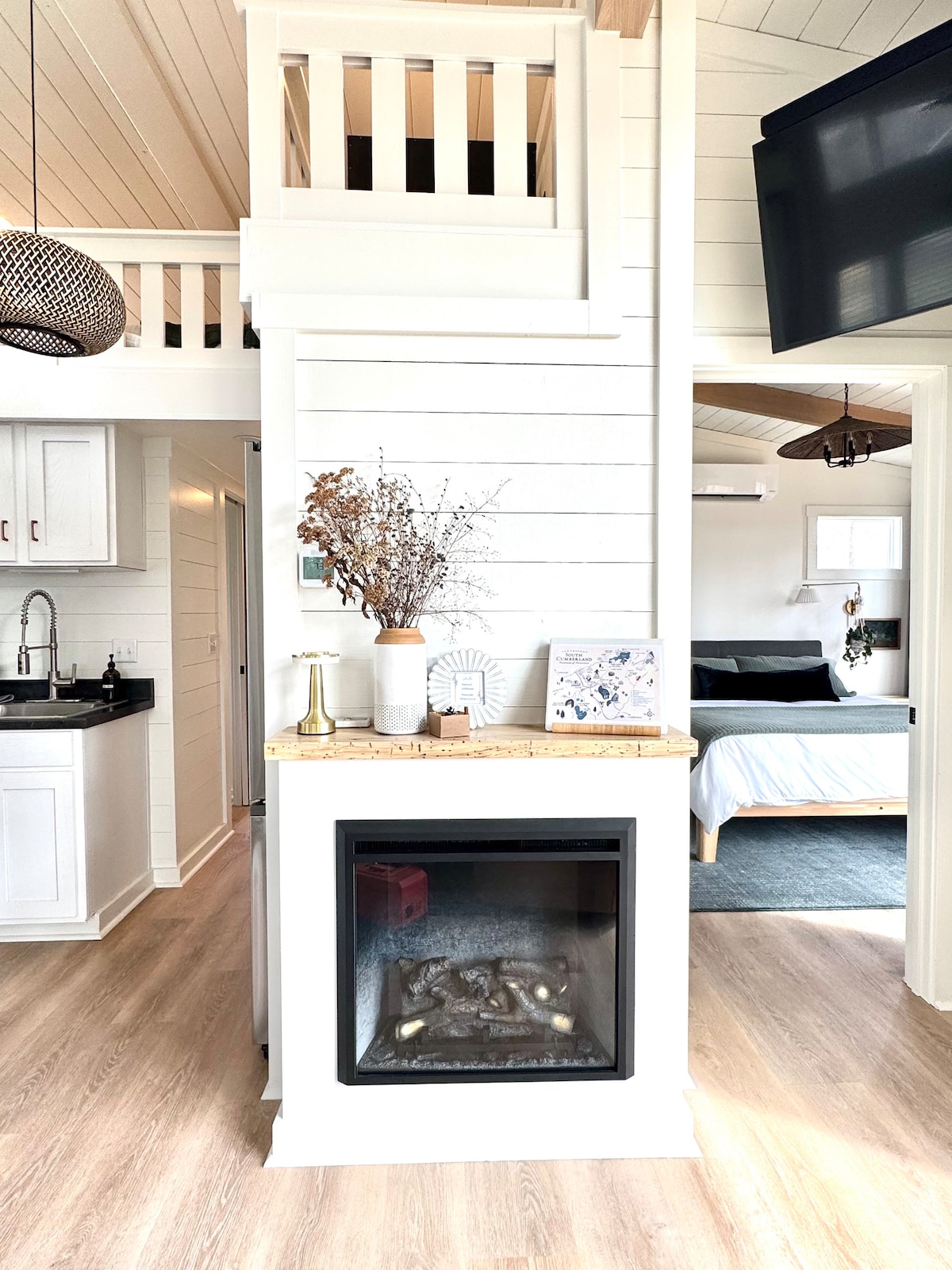 Top Airbnb: Wildflower, Lakefront Cabin w/EV Charger in Tracy City
