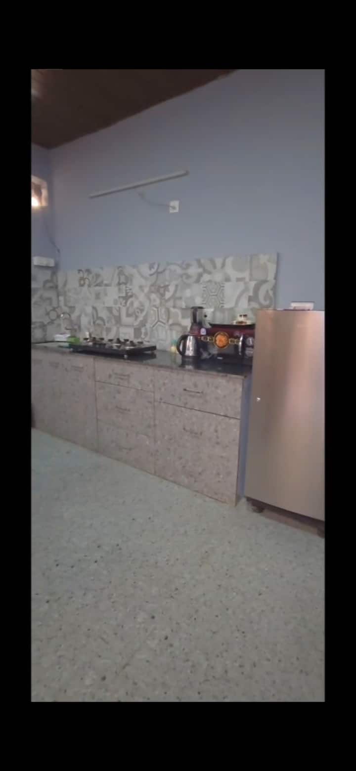 Full kitchen image 3