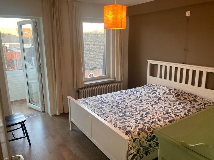 Beide slaapkamers hebben een eigen deur naar het overdekte terras/veranda.