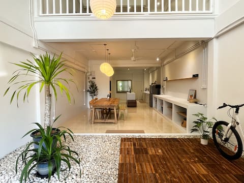 Cozy Tropical Private House (Pet friendly)