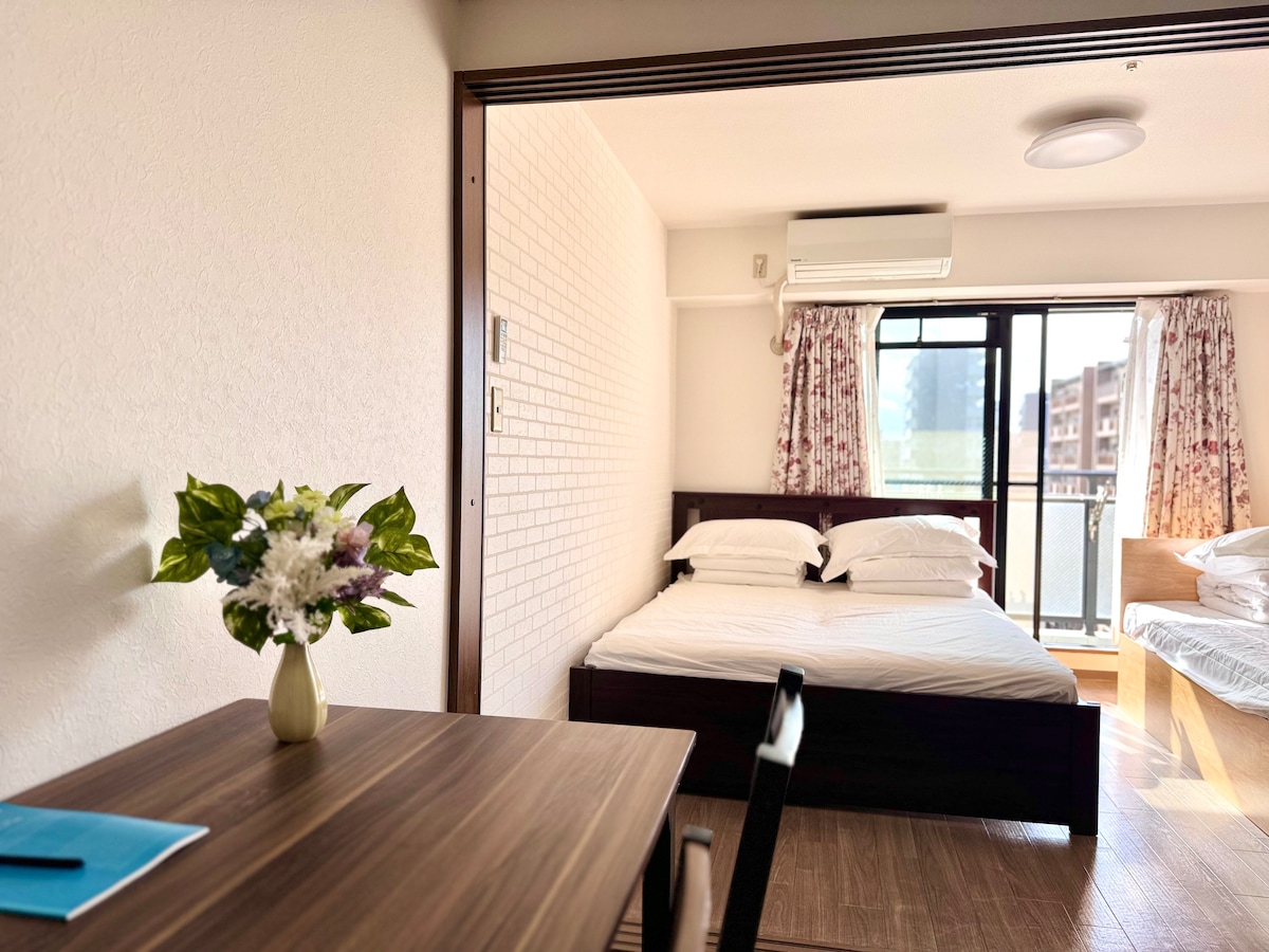 1,6 m stor säng + 1,2 m liten säng!
Rummets totala yta är 33 ！!
Rymligt och bekvämt!Söderläge, optimalt för ljus!!