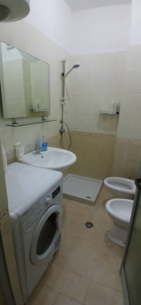 Top Airbnb: Giorgio's apartments on the sea. in Rashbull