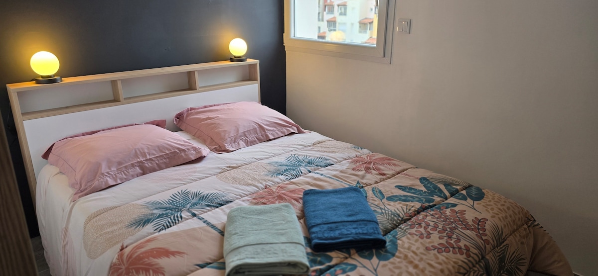 Airbnb performant: nice 2-room in the heart of the resort à Agde