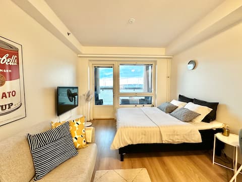 Top Airbnb: Studio apartment on the 7th floor of a tower. Glass. balcony. NokiaAreena in Kalevanharju