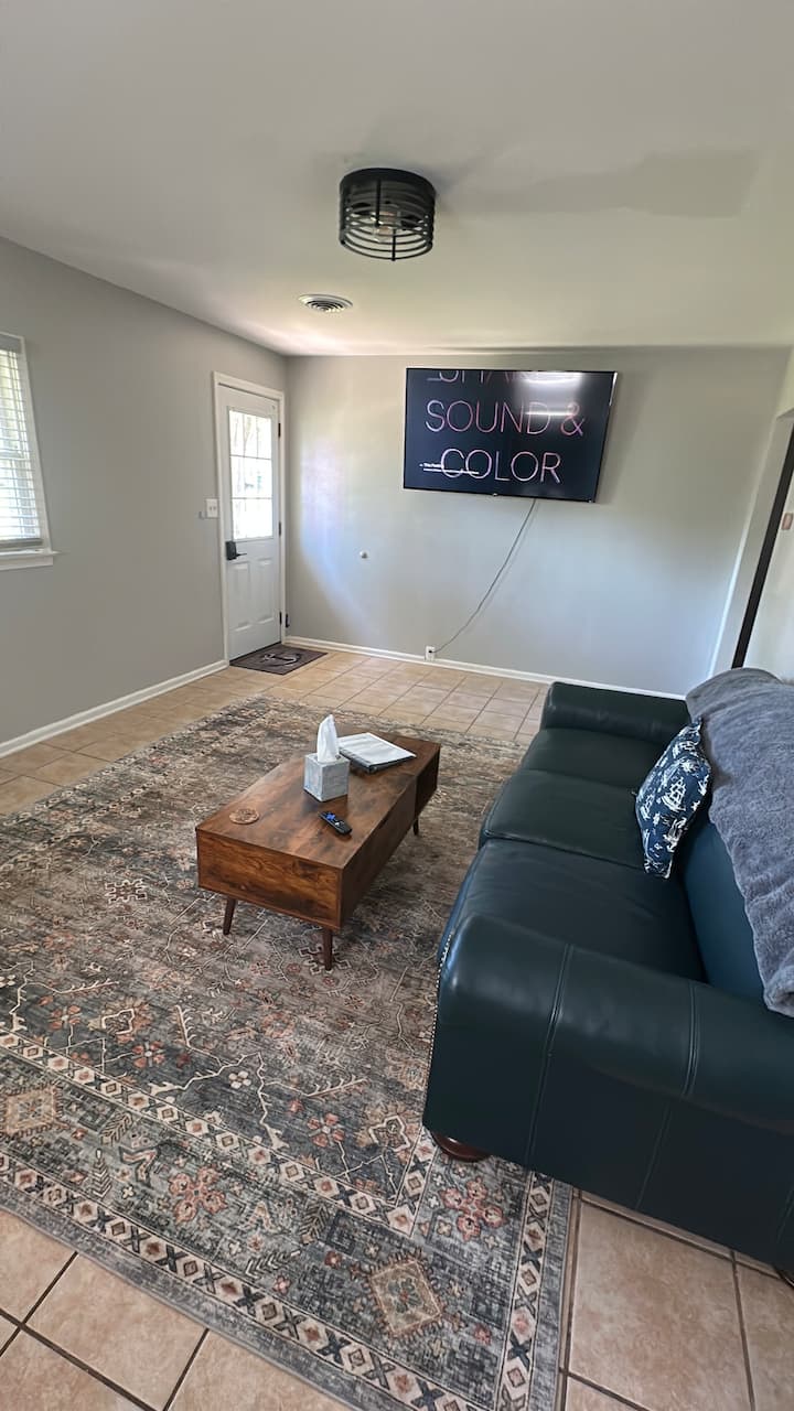Fox River Frontage:
Nautical 2-bedroom Duplex - Ottawa