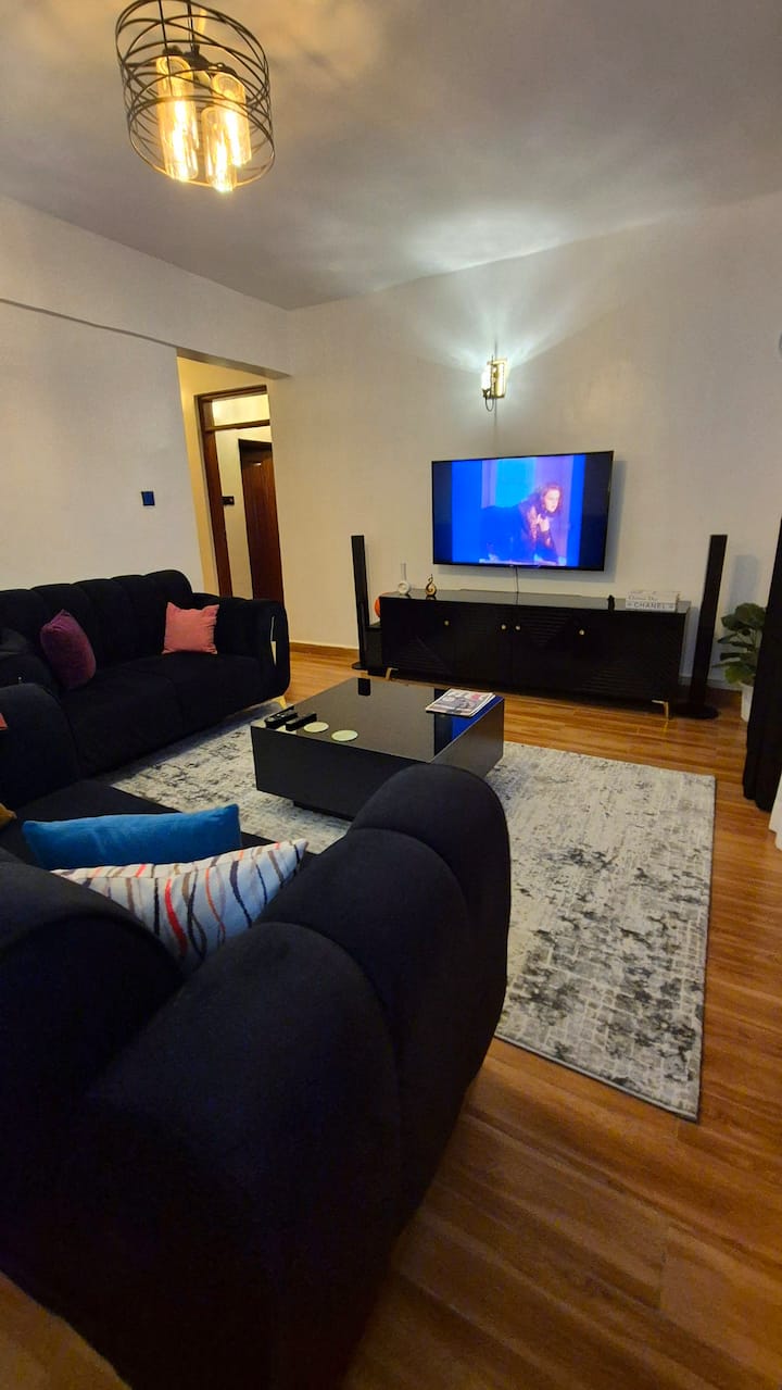 Cozy 2 Bedroom Rossyln Home close to UN,villageMkt