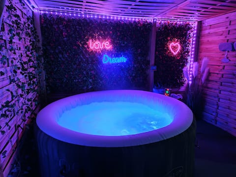 The Chalet in the heart of the olive trees. (Spa).