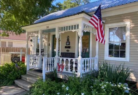 The Cottage Downtown - Breaux Bridge, Louisiana