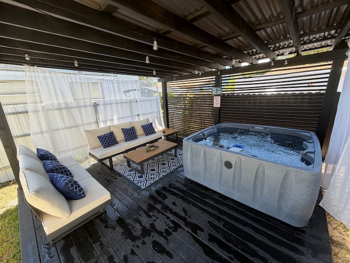Welcome To Miami! New Jacuzzi Sleeps 11 - Miami, FL
