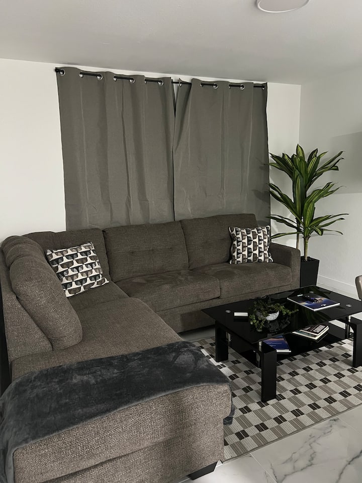 Welcome To Miami! New Jacuzzi Sleeps 11 - Miami, FL