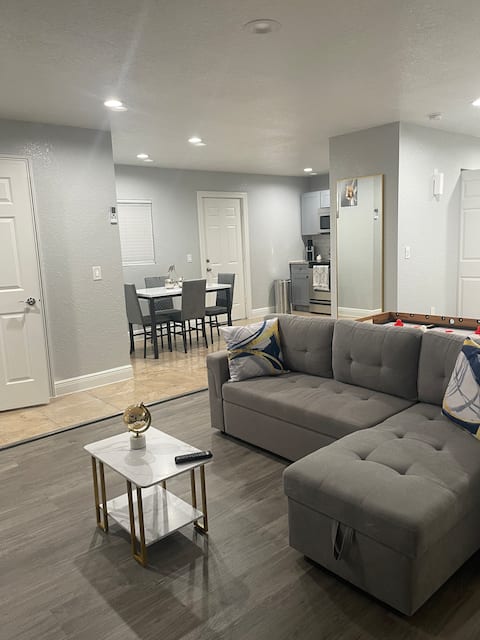 Successful Airbnb property: Charming Guest House in Lowry Park Central